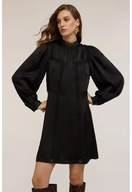 Свободна рокля с ниска яка - Черен