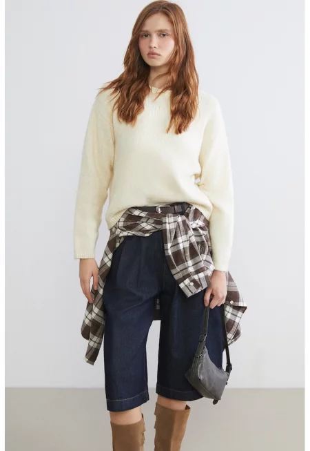 Уголемен пуловер с вълна - Бял