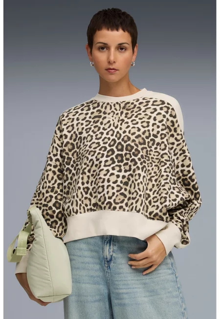 Уголемена блуза с принт