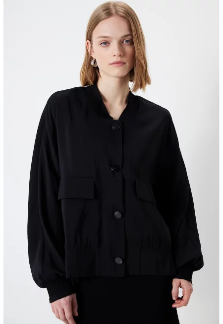 Уголемено яке с джобове с капаче