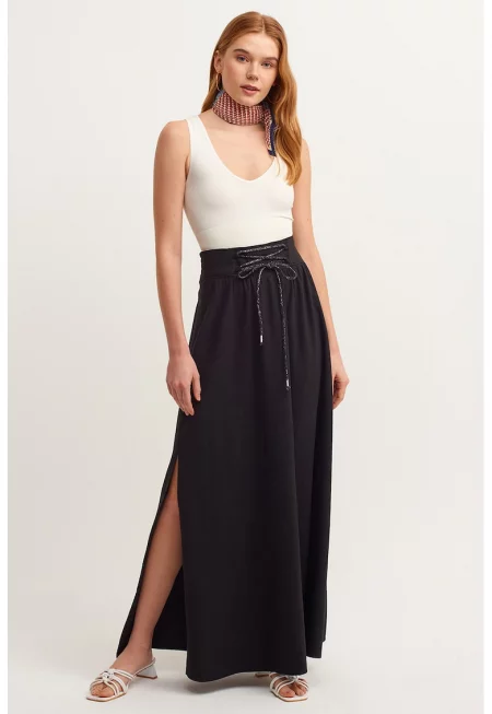 Дълга пола с цепки встрани