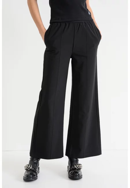 Фитнес панталон с широк крачол