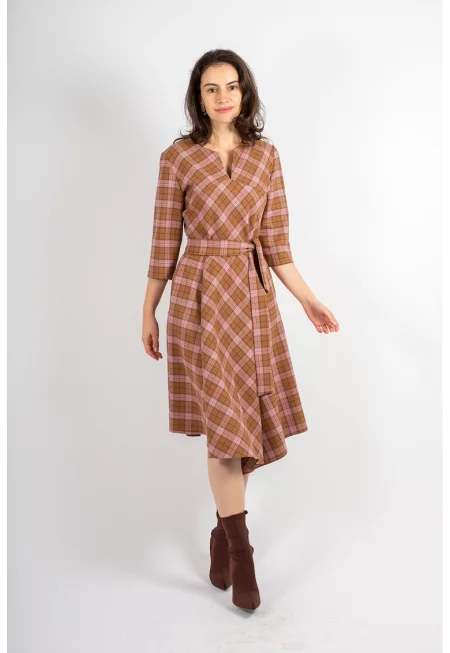 Карирана рокля Margot с вълна и асиметричен подгъв - Кафяв/Пастелнорозов