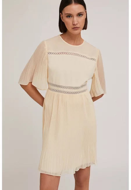 Къса рокля с набирания - Крем