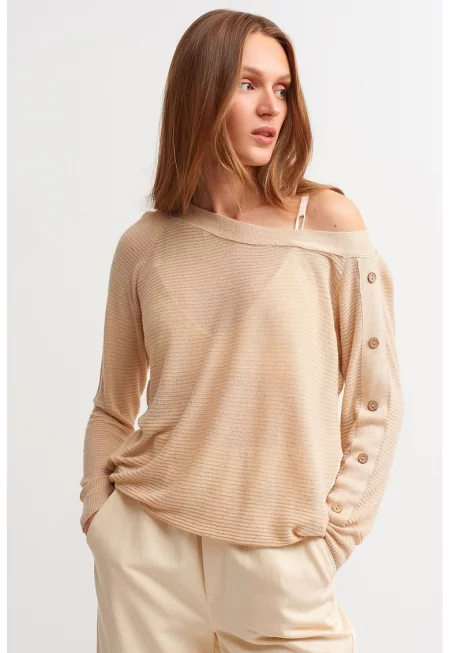 Пуловер с голи рамене