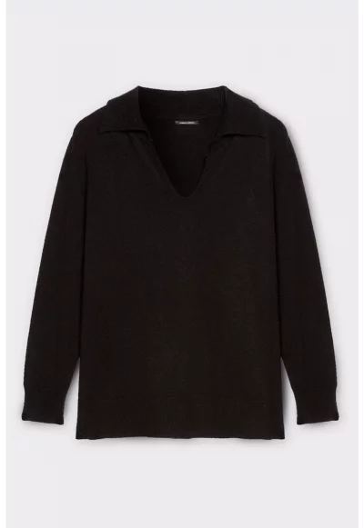 Пуловер с шпиц деколте и яка