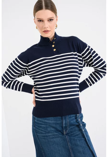 Раиран пуловер с органичен памук с копчета