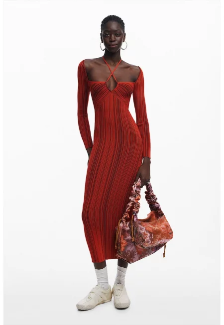 Раирана рокля с дълги ръкави