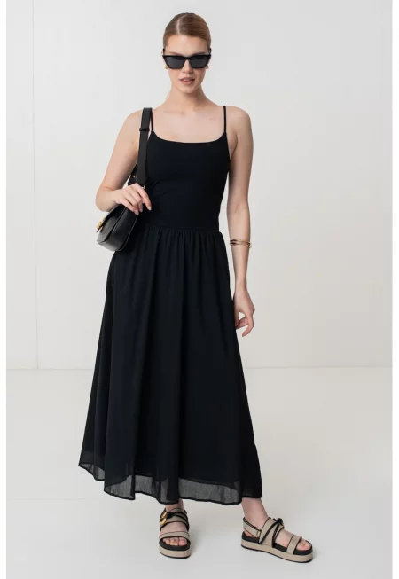 Разкроена дълга рокля с тънки регулиращи се презрамки - Черен