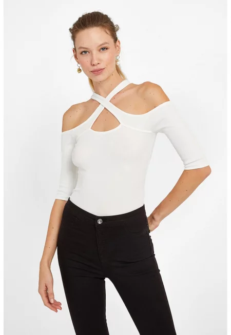 Блуза с отвори рамене