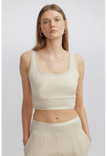 Къс топ с квадратно деколте