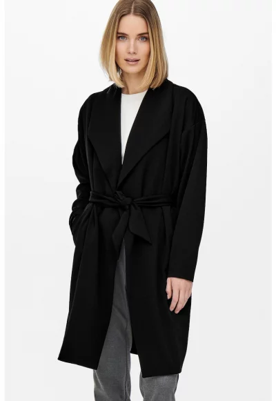 Палто с колан