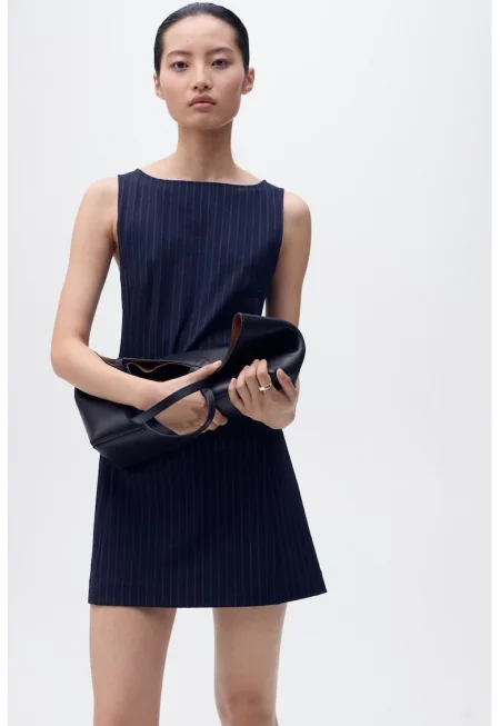 Права къса рокля