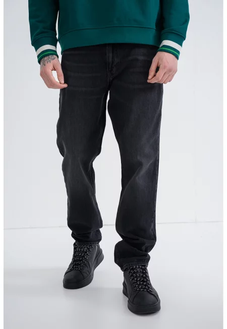 Прави дънки със захабен ефект