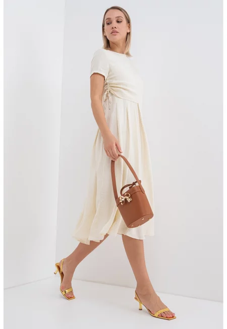 Разкроена рокля с набирания встрани - Мръснобял