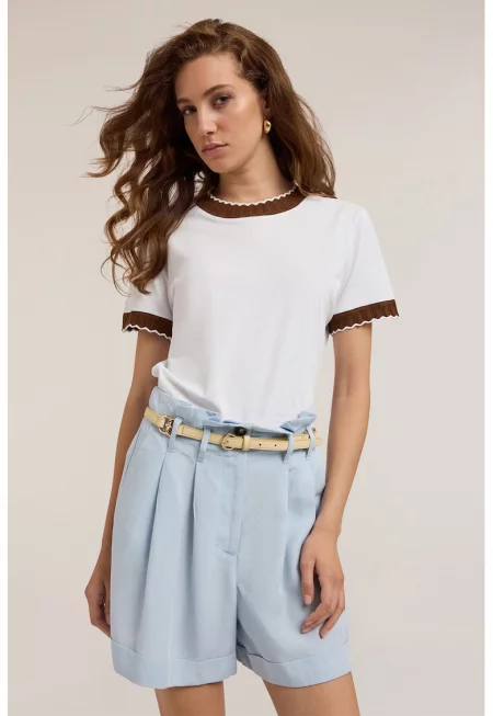 Тениска с овално деколте и контрасти