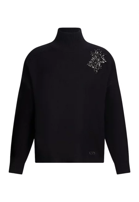 Вълнен пуловер с отвор и декоративни камъни