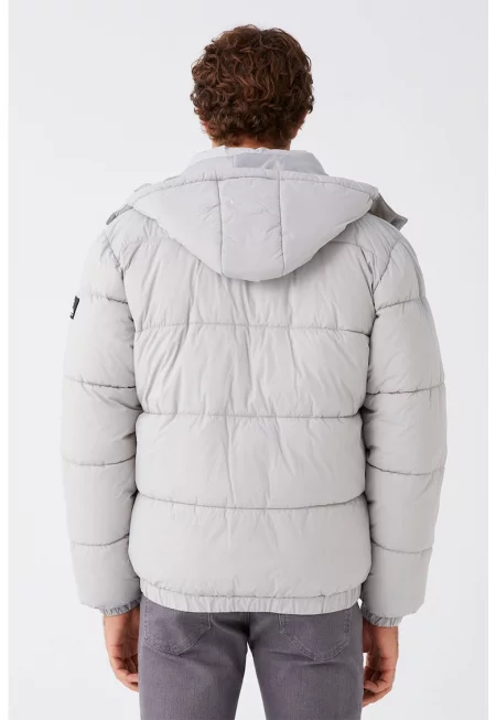 Зимно капитонирано яке с отделяща се качулка