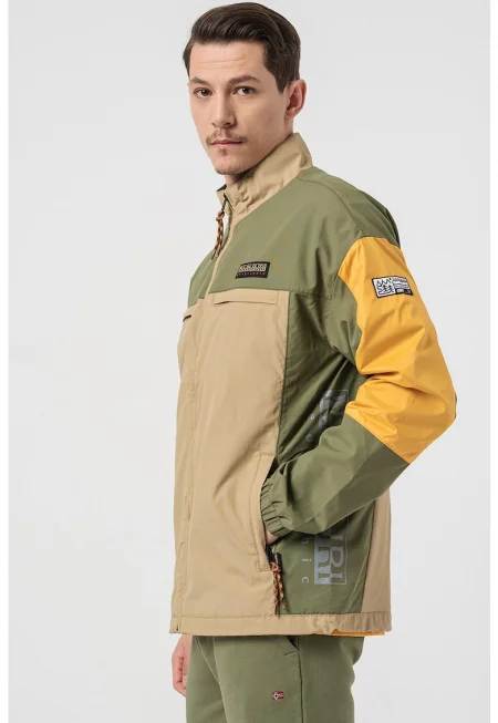 Олекотено зимно яке в цветен блок