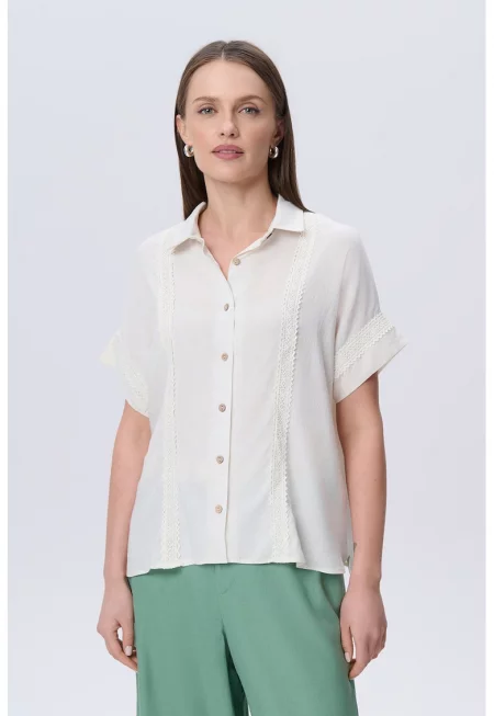 Риза с къси ръкави и бродерии