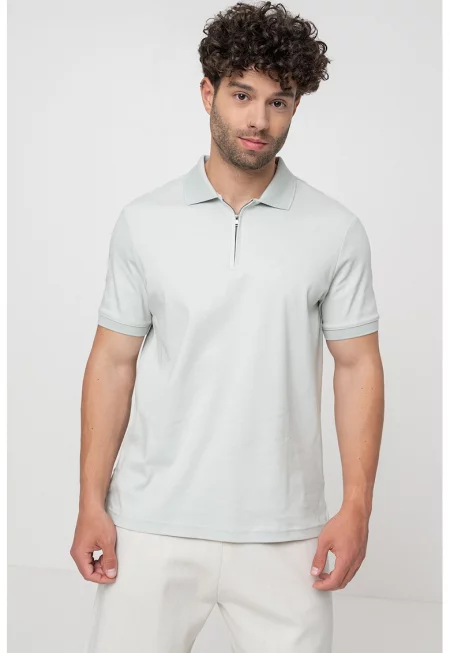 Тениска от органичен памук с яка с къс цип - Бледозелен