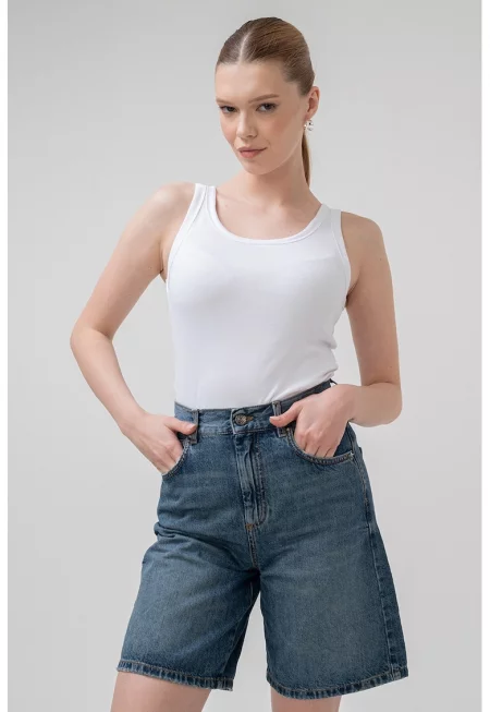 Топ с овално деколте - Бял