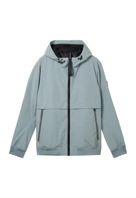 Яке с качулка и релефно лого