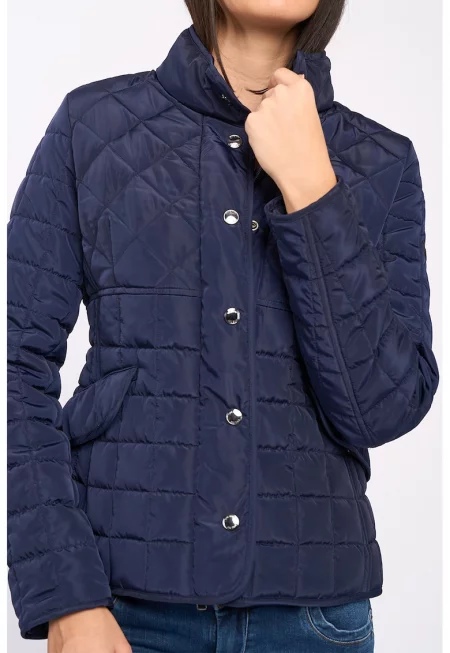 Яке със средновисока яка