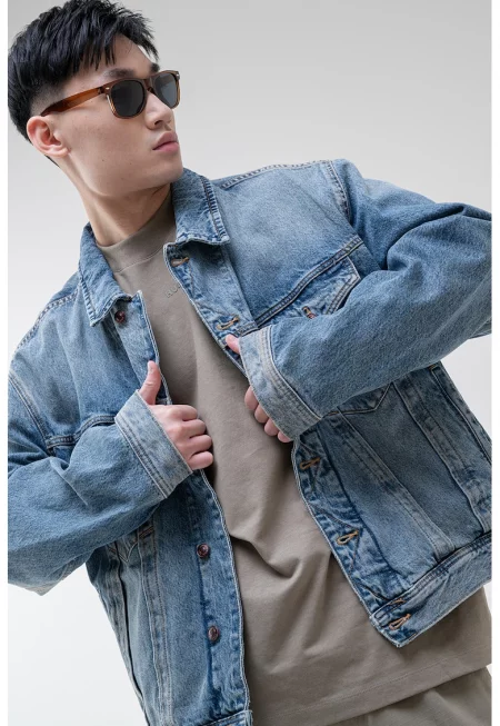 Дънково яке с джоб на гърдите