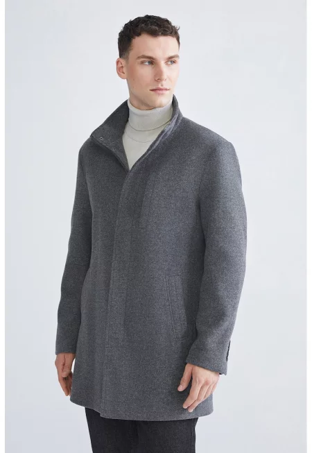 Късо палто със средновисока яка