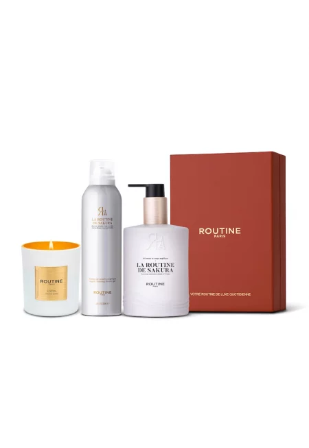 Комплект La Routine de Sakura - : Душ пяна 200 мл + Мляко за ръце и тяло 300 мл + Класическа свещ 165 гр