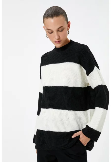 Пуловер с райе