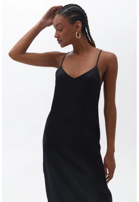 Свободна миди рокля с шпиц - Черен