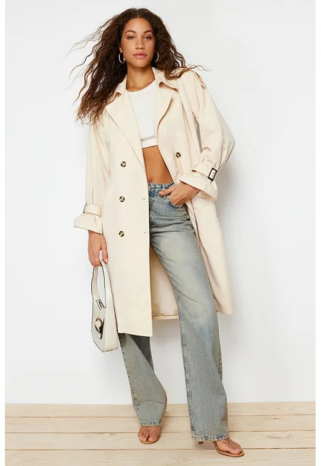 Уголемен тренч с двуредно закопчаване