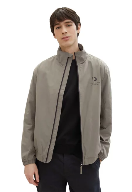 Яке с цип и висока яка