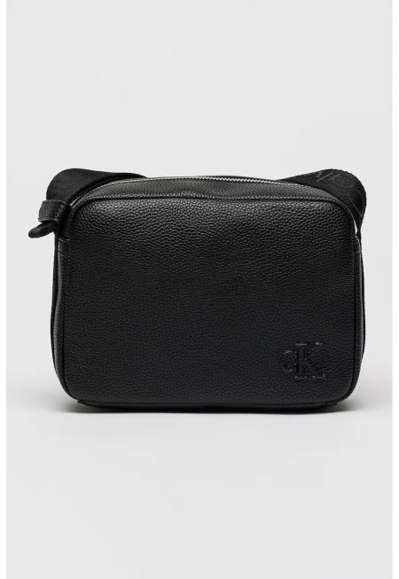 Чанта през рамо от еко кожа с релефно лого