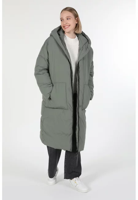 Дълго зимно яке с качулка и джобове - Зелен