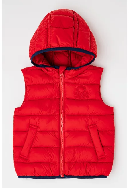 Капитониран елек с качулка