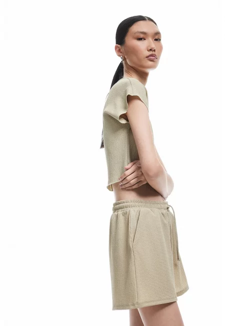 Къс панталон с висока талия и джобове