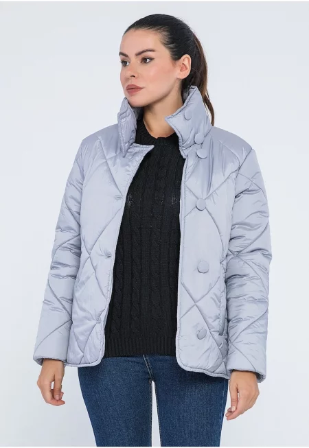 Късо зимно яке с висока яка