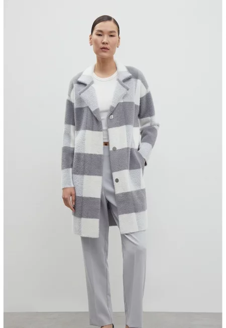 Мъхесто палто с каре