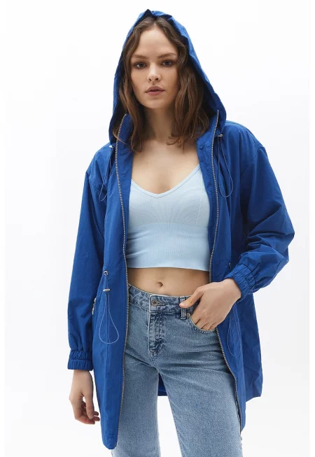 Парка с качулка и връзка на талията