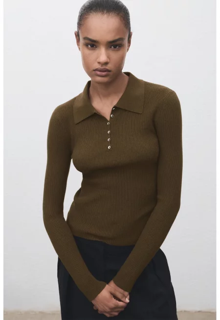 Пуловер с вълна и яка