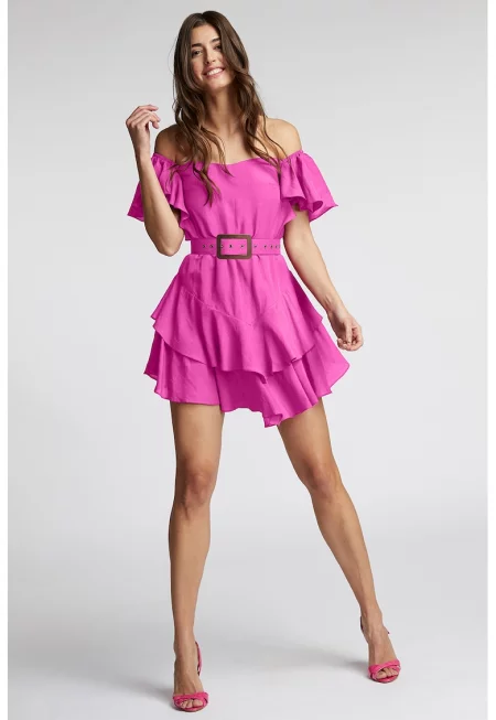 Рокля с голи рамене и набирания