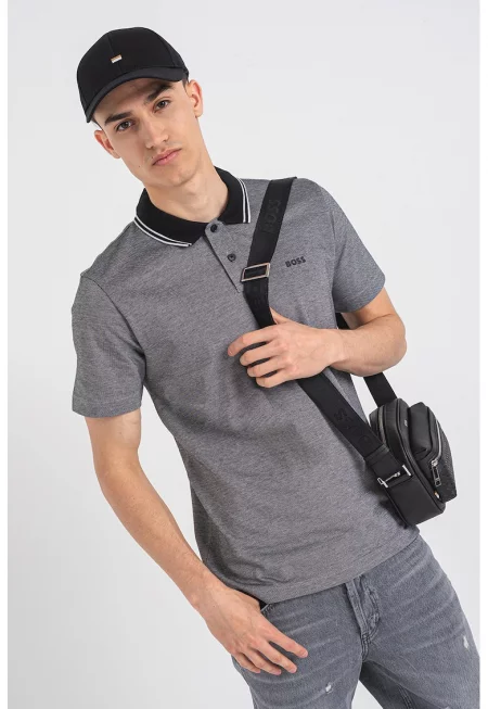 Свободна тениска с яка