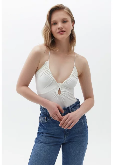 Топ с отвори