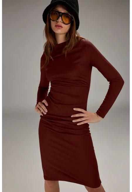 Вталена рокля с набирания - Коняк кафяв