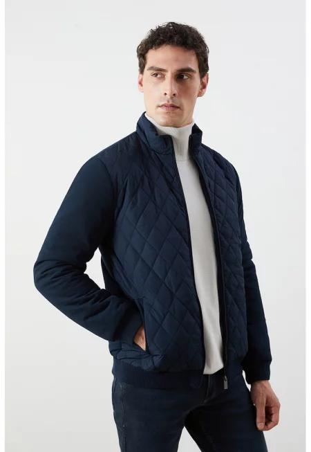 Яке с цип и средновисока яка