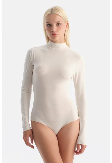 Боди с модал с ниска яка