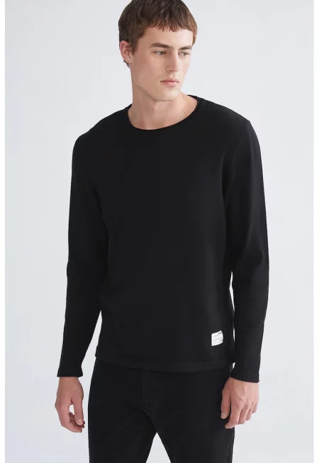 Пуловер с овално деколте - Черен